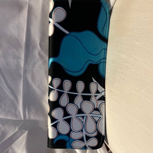 New. Soft n cushy printed satin clutch bag. Near perfect condition ( tiny tiny - Picture 10 of 13